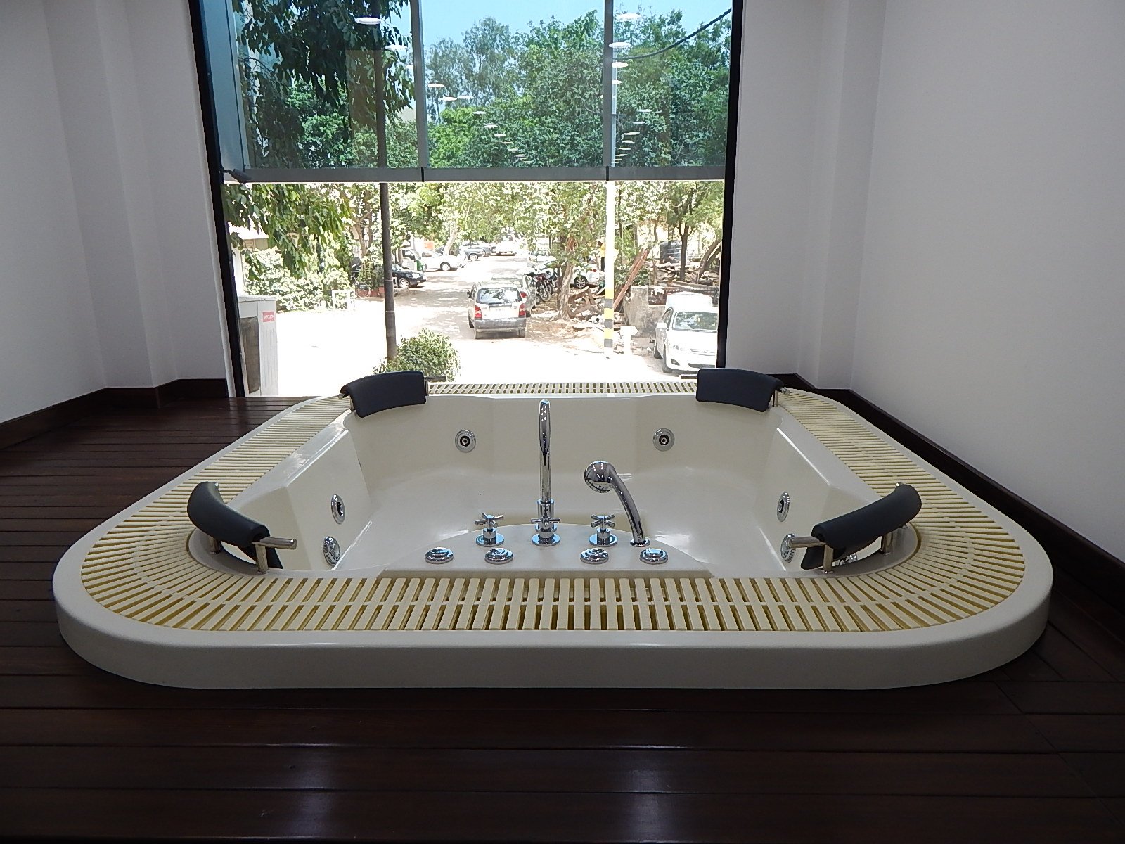 Jacuzzi Spa Bathtub